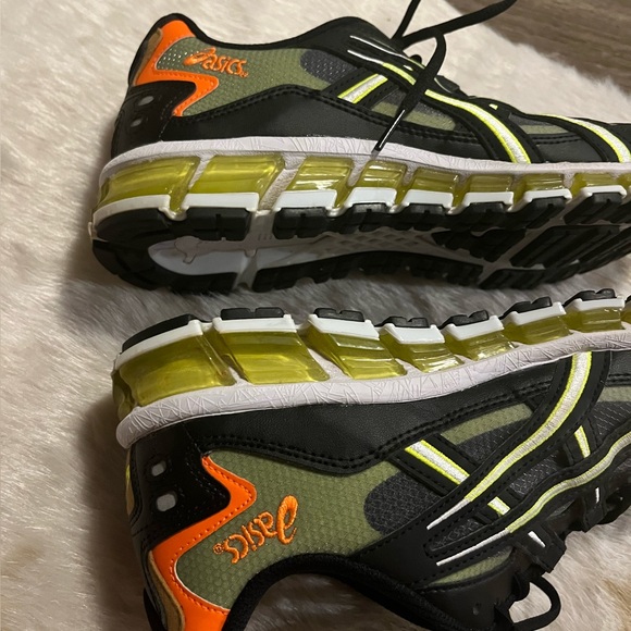 Like New ASICS GEL-Kayano 5 360 in Black / Safety Yellow Size 10 Men’s - Picture 9 of 15